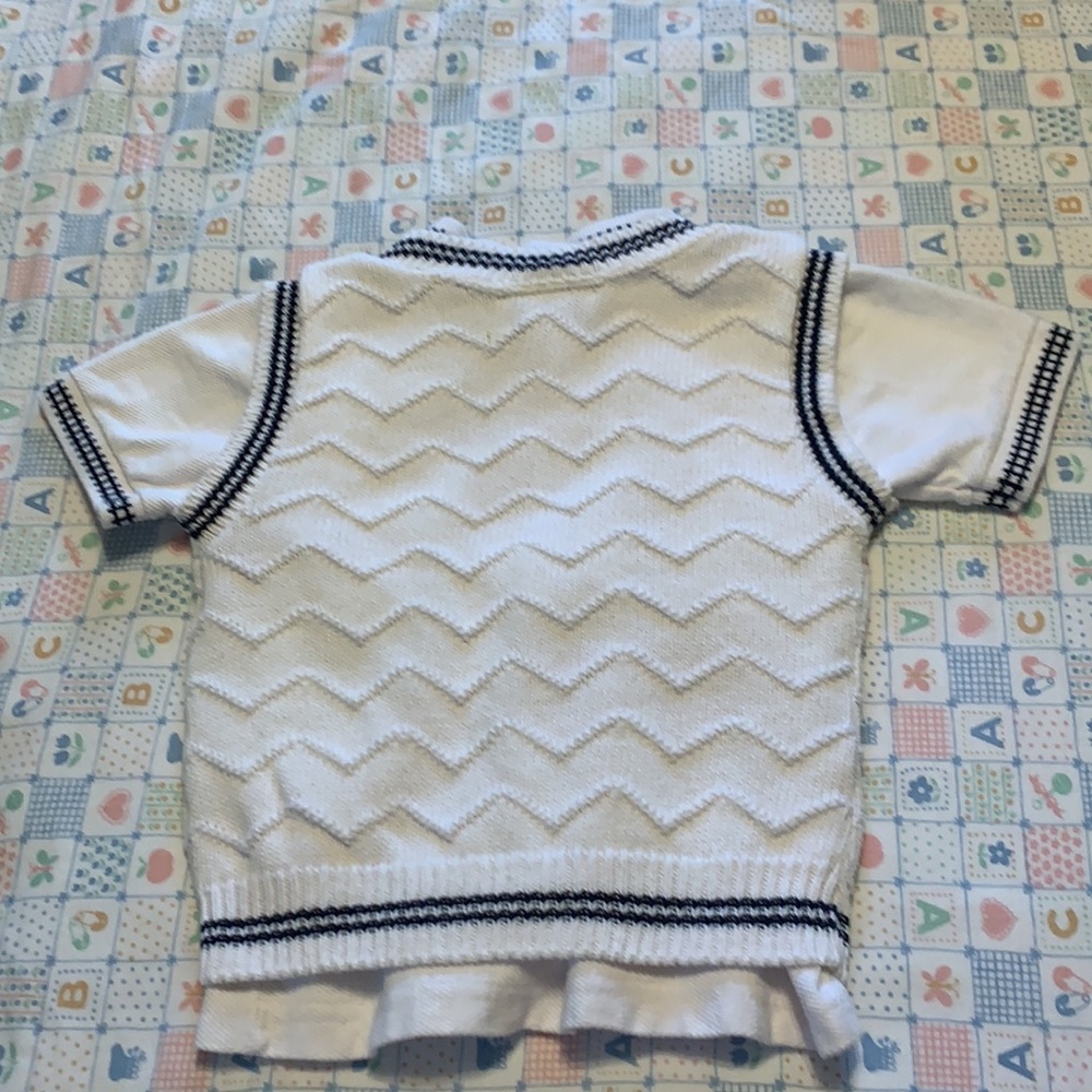 Polo and sweater vest - Picture 2 of 5